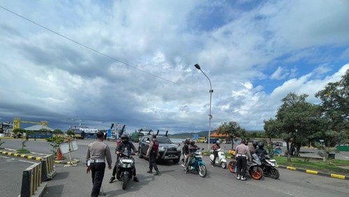 Suasana di Pelabuhan Gilimanuk, Kabupaten Jembrana, Bali, jelang libur panjang terlihat lengang pada H-1 Isra Miraj maupun jelang perayaan Tahun Baru Imlek, Minggu (26/1/2025), (I Putu Adi Budiastrawan/detikBali)