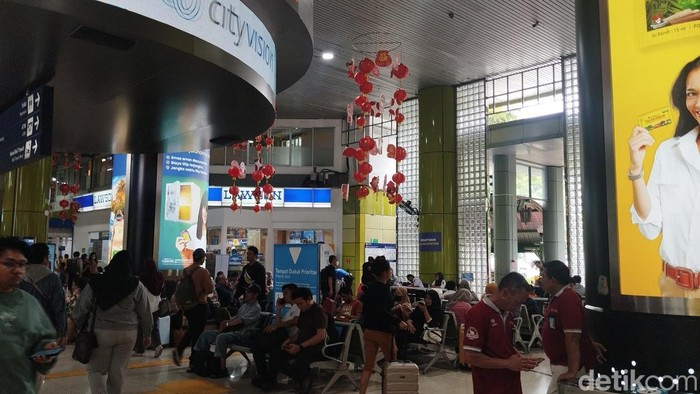 Suasana Stasiun Gambir saat long weekend. (Maulana/detikcom)