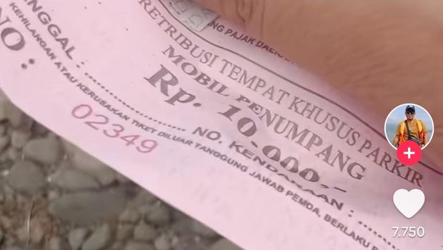 Tangkapan layar tiket parkir yang dikeluhkan wisatawan.
