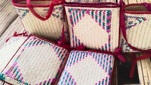 Tas bere, cinderamata khas Kabupaten Nagekeo, Nusa Tenggara Timur (NTT). (Foto: jadesta.kemenparekraf.go.id)