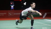 Pada gim kedua, Sim Yu Jin tampil lebih agresif di awal babak. Namun, menjelang akhir gim kedua, Intanon semakin mendominasi permainan. Intanon memastikan kemenangan 21-17 dan gelar juara Indonesia Masters 2025.