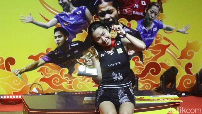 Tunggal Putri Thailand Ratchanok Intanon Juara Indonesia Masters 2025 Pebulu tangkis tunggal putri Thailand Ratchanok Intanon melawan melawan tunggal putri Korsel, Sim Yu Jin pada final Daihatsu Indonesia Masters 2025 di Istora Senayan, Jakarta, Minggu (26/1/2025). Ratchanok Intanon menang dengan skor 21-18, 21-17.