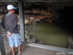Gua Ngerong Tuban, Destinasi Mistis yang Ramai Tiap Jumat Pahing