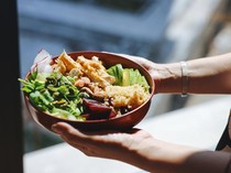 Ada Ulat di Makanan, Pengunjung Ini Pilih Langsung Bicara ke Pelayan daripada Memviralkan