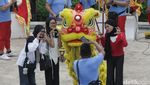 Atraksi Barongsai Meriahkan Imlek di Taman Literasi Blok M