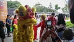 Atraksi Barongsai Meriahkan Imlek di Taman Literasi Blok M