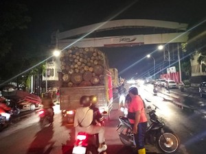 Sungai Welang dan Petung Meluap, Jalur Pantura Pasuruan Lumpuh