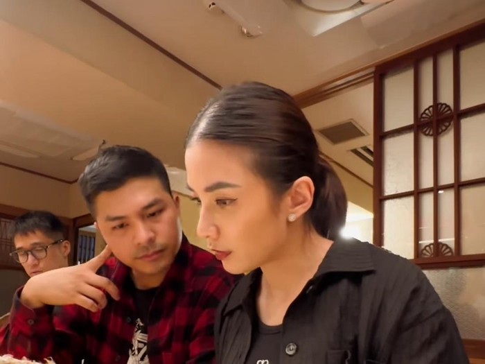 Chelsea Olivia dan Glenn Alinskie Kompak Cicip Omakase dan Ramen di Jepang