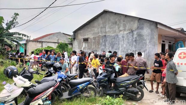 Coran bangunan tower di Tambun Utara, Kabupaten Bekasi, Jawa Barat roboh dan menimpa sejumlah korban. Begini kondisi terkini di lokasi kejadian. (Maulani M/detikcom)