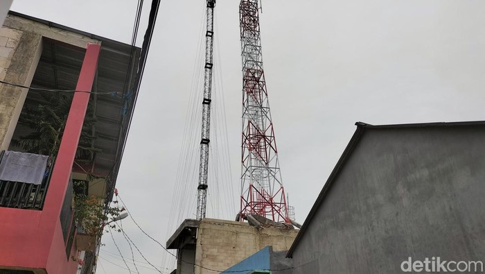 Coran bangunan tower di Tambun Utara, Kabupaten Bekasi, Jawa Barat roboh dan menimpa sejumlah korban. Begini kondisi terkini di lokasi kejadian. (Maulani M/detikcom)