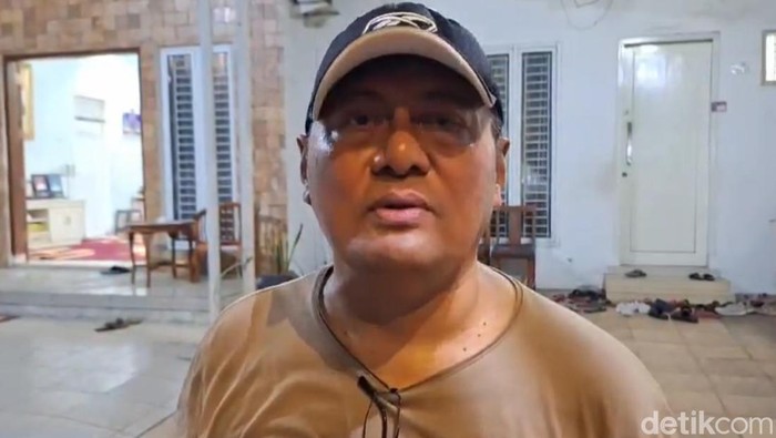 Dino Rosano Hansa, putra Emilia Contessa adik kandung Denada.