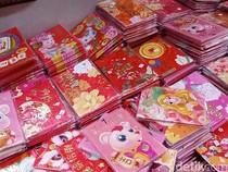 Asal-Usul Tradisi Memberi Angpau Saat Imlek, Dulu Bentuknya Makanan Bukan Uang