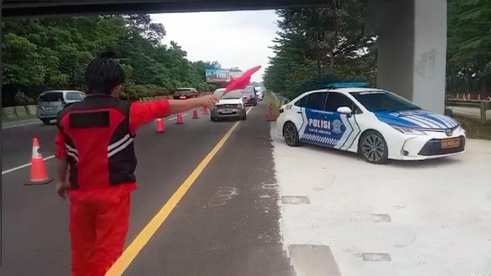 Jasa Marga berlakukan contraflow di KM 44-41 Tol Jagorawi sore ini.