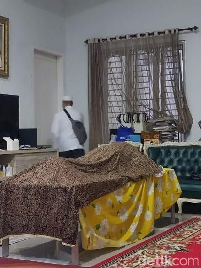 Emilia Contessa Meninggal Dunia