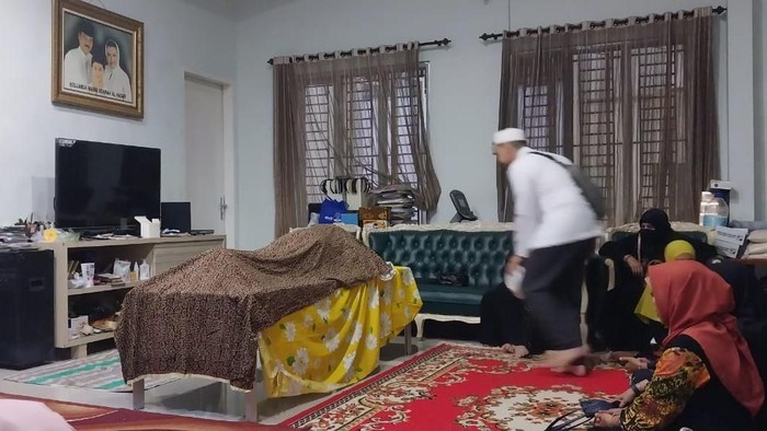 Jenazah Emilia Contessa yang disemayamkan di rumah duka Banyuwangi.