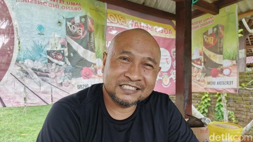 Kabid P3T Disnakerperin Jembrana, I Putu Agus Arimbawa, saat ditemui detikBali, Senin (27/1/2025). (I Putu Adi Budiastrawan/detikBali).