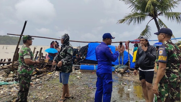 Kapal nelayan tenggelam di Perairan Bawean