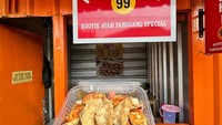 Kuotie Hoki 99 di Pamulang ini diisi dengan daging ayam yang padat. Seporsinya dibanderol Rp 17.000 dengan isian 5 buah.  Foto: Instagram/@kuotiehoki99