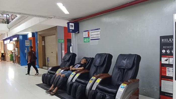 Kursi pijat di Stasiun Gambir (Maulani/detikcom)
