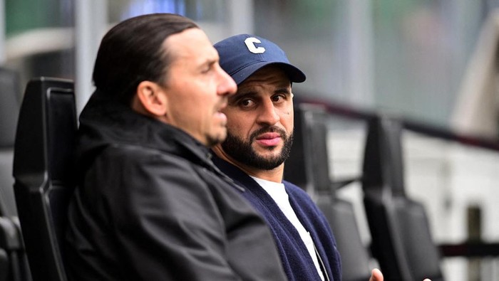 Soccer Football - Serie A - AC Milan v Parma - San Siro, Milan, Italy - January 26, 2025 AC Milan senior advisor Zlatan Ibrahimovic and AC Milans Kyle Walker before the match REUTERS/Daniele Mascolo     TPX IMAGES OF THE DAY