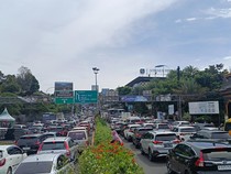 Video: Jalur Puncak Padat Pagi Ini, One Way Diterapkan