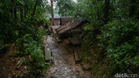 Apa yang dilakukan masyarakat Badui dalam menggarap tanah untuk ketahanan mereka bukan sekadar soal makanan. Lebih dari itu, mereka telah bertahan dari nilai-nilai leluhur mereka yang mengajarkan untuk memperlakukan tanah (huma) dengan taat aturan. 