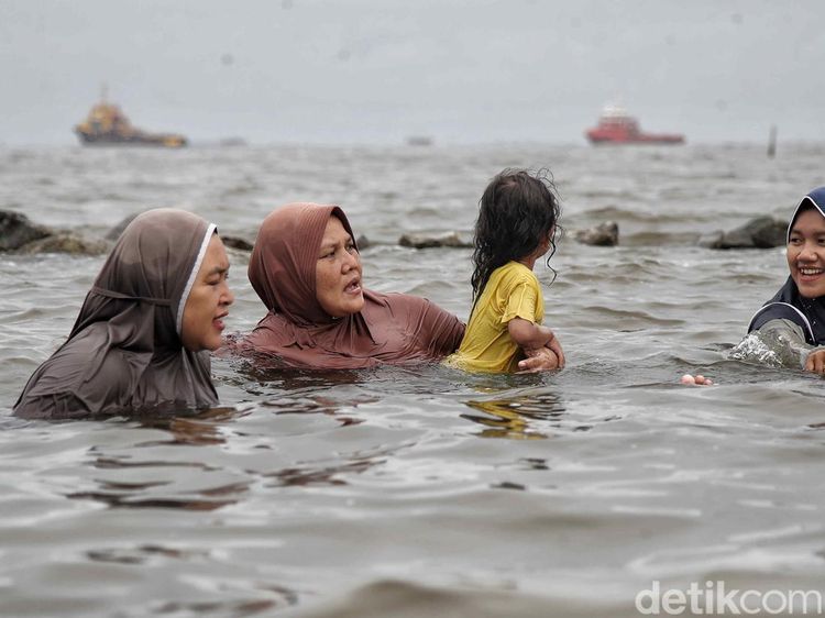 Liburan Murah Meriah ke Pantai Marunda