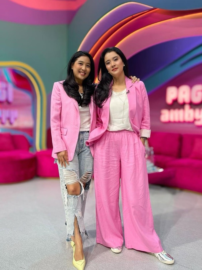 Marcella dan Olivia Zalianty Marcella dan Olivia Zalianty