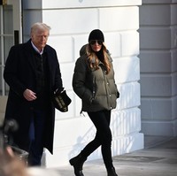 Sepatu boot yang dipakai Melania Trump adalah model Dion dari brand Xappeal. Sepatu bot Xappeal dijual dengan harga $49 di situs seperti Rack Room Shoes dan Lyst. Foto: CQ-Roll Call, Inc via Getty Imag/Tom Williams