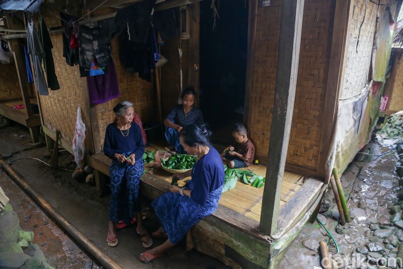 Suku Baduy memiliki rumah tradisional bernama Sulah Nyanda. Wisatawan pun bisa merasakan menginap di rumah adat Baduy.