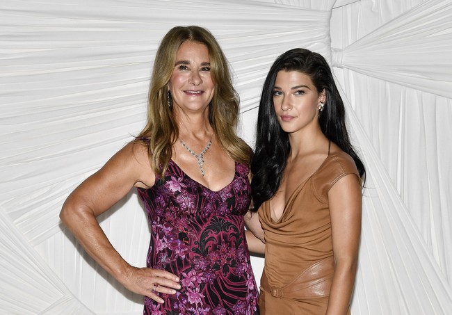 Bersama Bill Gates, Melinda mendirikan Bill & Melinda Gates Foundation pada tahun 2000. Kini organisasi tersebut menjadi yayasan amal swasta terbesar di dunia dan telah menyumbangkan lebih dari US$ 60 miliar untuk berbagai inisiatif di bidang kesehatan, pendidikan, dan pengentasan kemiskinan. Foto: Evan Agostini/Invision/AP/Evan Agostini