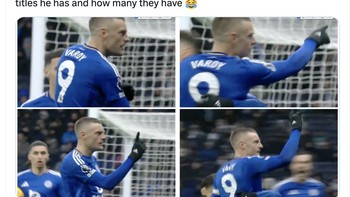 Jamie Vardy seolah pamer berapa trofi Liga Inggris yang sudah diraih Leicester City, di mana Tottenham belum pernah mendapatkannya. Foto: X.com