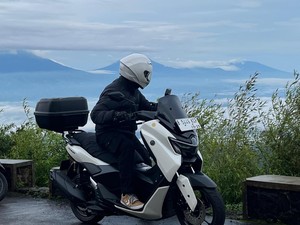 Cara Bikers Nikmati Gugusan Gunung Sumbing, Sindoro, Prau, dari Puncak Telomoyo