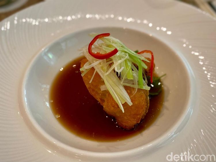 Yee Shang dan Seabass Goreng Jadi Menu Spesial Tahun Ular Kayu di Sini