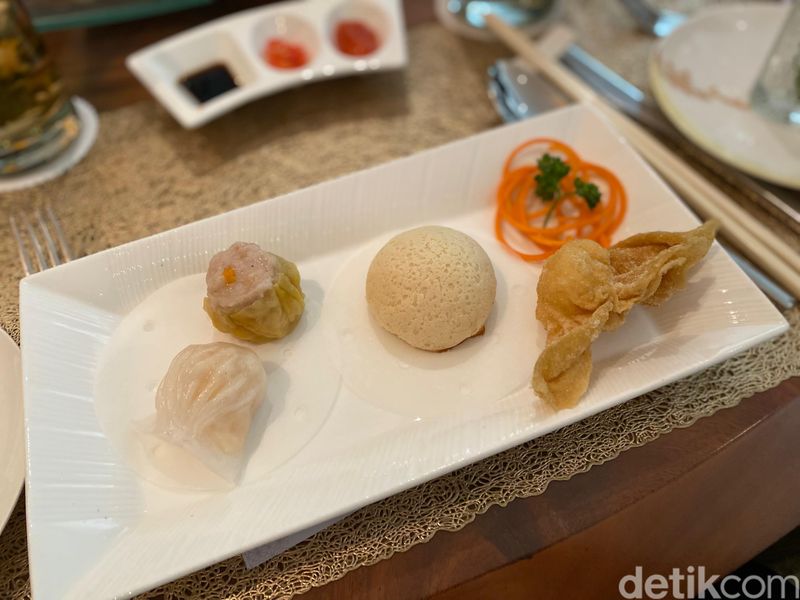 Menu Imlek di Table8 Hotel Mulia