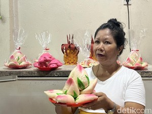 Jelang Imlek, Pesanan Kue Teratai di Denpasar Laris Manis