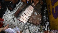 Adapun ikan bandeng yang dijual di sini berkisar Rp 90 ribu sampai 100 ribu per kg. 