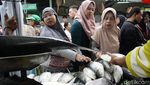 Pasar Ikan Bandeng Rawa Ramaikan Tahun Baru Imlek