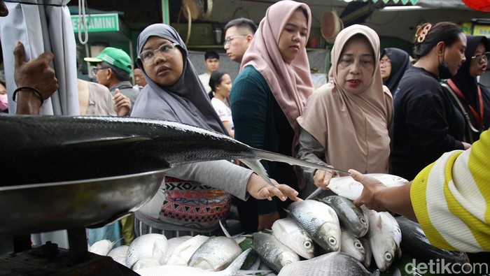 Festival Bandeng Rawa Belong, digelar Jl Sulaiman, Jakarta Barat. Acara tersebut untuk mengangkat tradisi nganter bandeng pada perayaan Tahun Baru Imlek 2025.