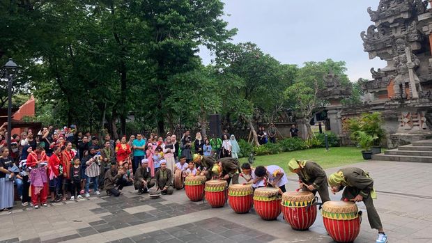 Pawai Telok Tamat Sambut Isra Miraj di TMII, Jaktim, Senin (27/1/2025).