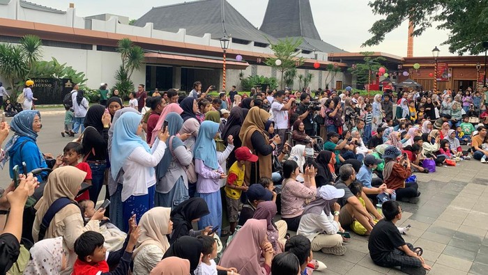 Pengunjung TMII naik 2 kali lipat hari ini