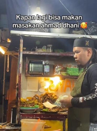 Penjual Ayam Goreng Mirip Ahmad Dhani di Bandung Bikin Salfok