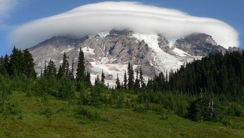 Awan Lentikularis. Foto: (Bored Panda)