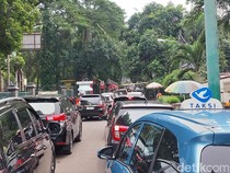 Ragunan Diserbu Pengunjung di Libur Isra Miraj, Lalin pun Macet