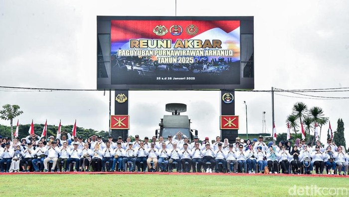 Paguyuban Purnawirawan Arhanud (PPA) menggelar acara reuni akbar. Acara itu berlangsung di Pusdikarhanud, Kota Batu, Jawa Timur.