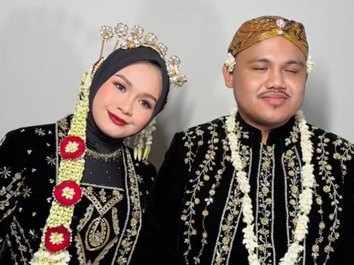 Salma Salsabil Menikah Memakai Busana Pengantin Adat Jawa