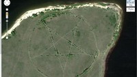 Di sudut terpencil Kazakhstan, terdapat pentagram besar, berukuran sekitar 1.200 kaki atau sekitar 366 meter diameternya, terukir di permukaan bumi. Siapa yang iseng bikin ya.