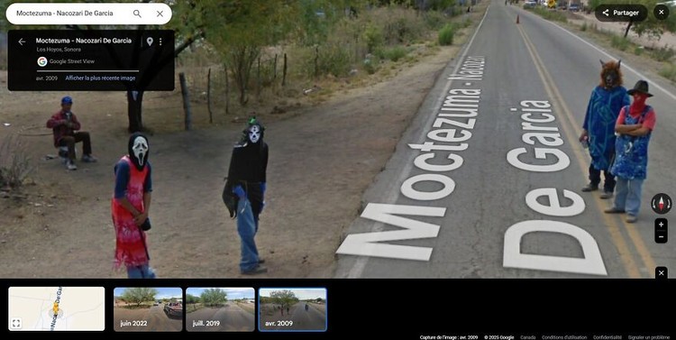 Berikut beberapa gambar yang tertangkap Google Earth. Foto-foto ini beragam, ada yang aneh, keren, hingga menyeramkan.