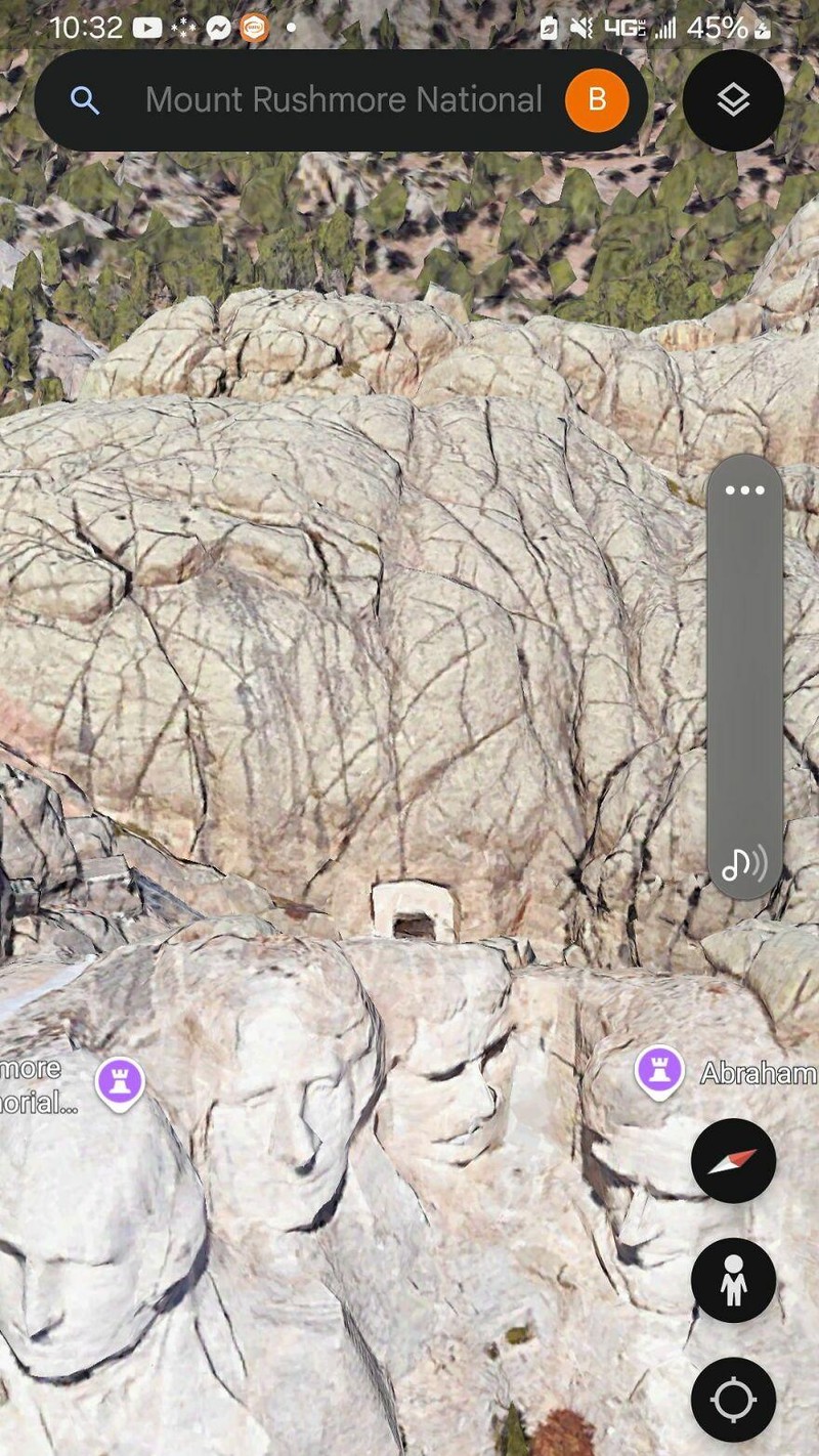 Berikut beberapa gambar yang tertangkap Google Earth. Foto-foto ini beragam, ada yang aneh, keren, hingga menyeramkan.
