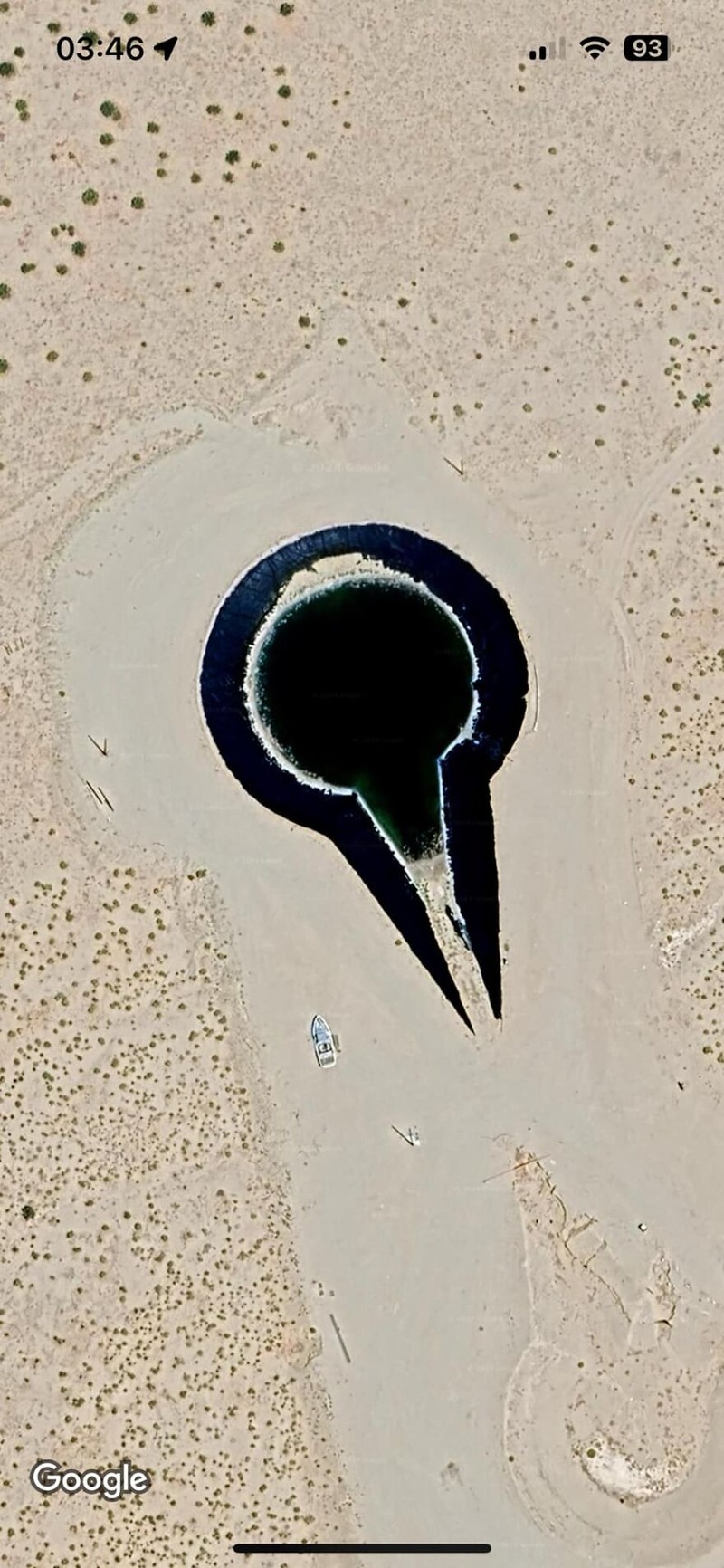 Berikut beberapa gambar yang tertangkap Google Earth. Foto-foto ini beragam, ada yang aneh, keren, hingga menyeramkan.